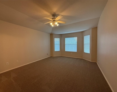 511 W South St - Photo Thumbnail 6