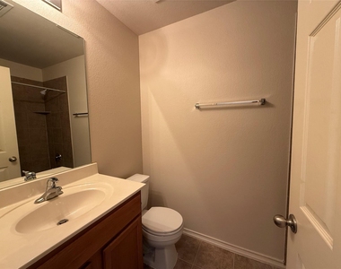 511 W South St - Photo Thumbnail 9