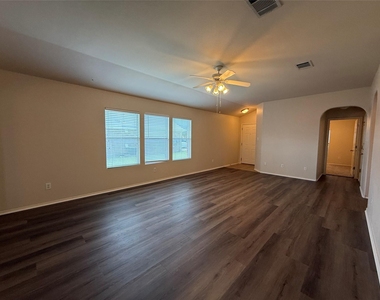 511 W South St - Photo Thumbnail 2