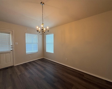 511 W South St - Photo Thumbnail 4