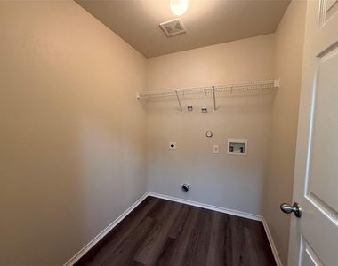 511 W South St - Photo Thumbnail 5