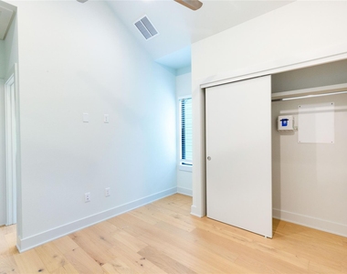 1118 Walton Ln - Photo Thumbnail 7