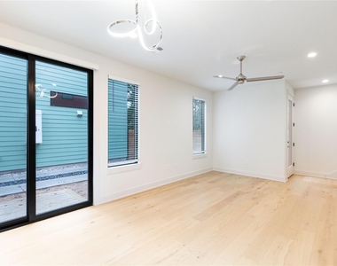 1118 Walton Ln - Photo Thumbnail 5