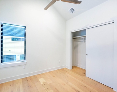 1118 Walton Ln - Photo Thumbnail 9