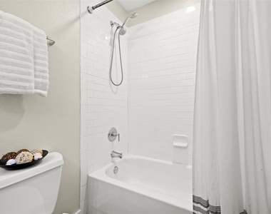 2200 Dickson Dr - Photo Thumbnail 22