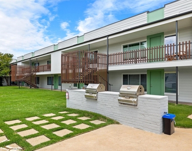 2200 Dickson Dr - Photo Thumbnail 27