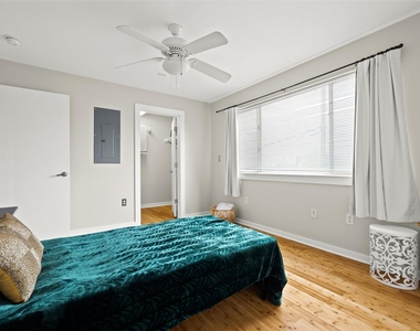 2200 Dickson Dr - Photo Thumbnail 19