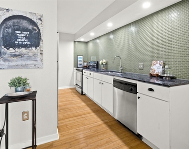 2200 Dickson Dr - Photo Thumbnail 10