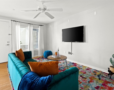2200 Dickson Dr - Photo Thumbnail 3