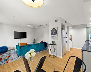 2200 Dickson Dr - Photo Thumbnail 8
