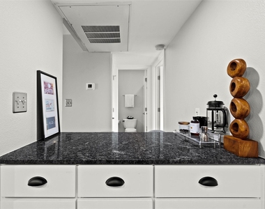 2200 Dickson Dr - Photo Thumbnail 14