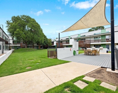 2200 Dickson Dr - Photo Thumbnail 25