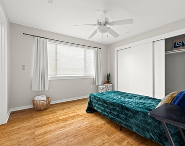 2200 Dickson Dr - Photo Thumbnail 17