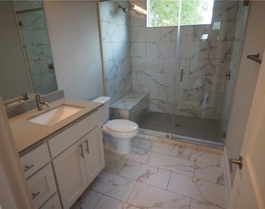 6913 Providence Ave - Photo Thumbnail 23