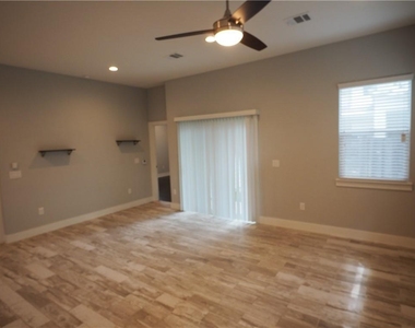 6913 Providence Ave - Photo Thumbnail 6