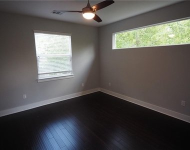 6913 Providence Ave - Photo Thumbnail 20