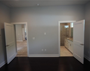 6913 Providence Ave - Photo Thumbnail 11