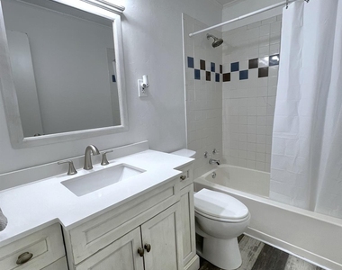 409 Oscar St - Photo Thumbnail 5