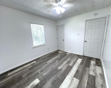 409 Oscar St - Photo Thumbnail 8