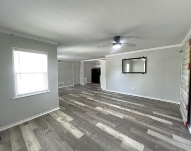 409 Oscar St - Photo Thumbnail 11