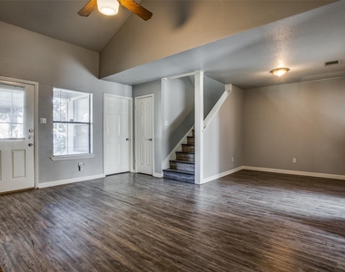 106 Verna Spur - Photo Thumbnail 5