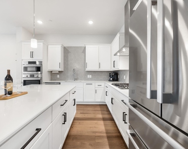 1417 Kramer Ln - Photo Thumbnail 12