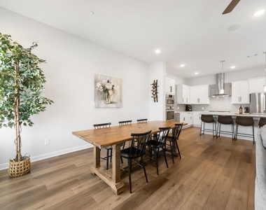 1417 Kramer Ln - Photo Thumbnail 9