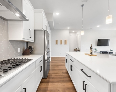 1417 Kramer Ln - Photo Thumbnail 11