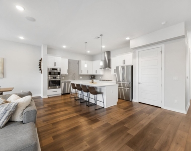 1417 Kramer Ln - Photo Thumbnail 5