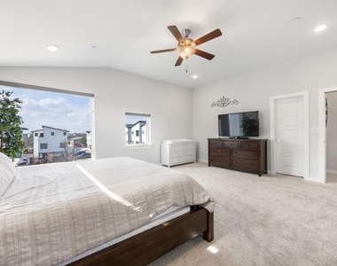 1417 Kramer Ln - Photo Thumbnail 14