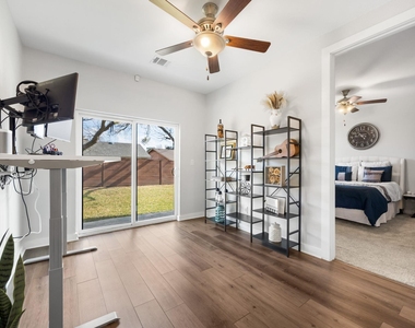 1417 Kramer Ln - Photo Thumbnail 26