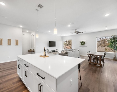 1417 Kramer Ln - Photo Thumbnail 10