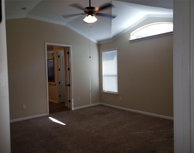 18509 Bassano Ave - Photo Thumbnail 14