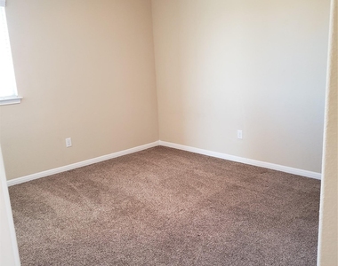 18509 Bassano Ave - Photo Thumbnail 20