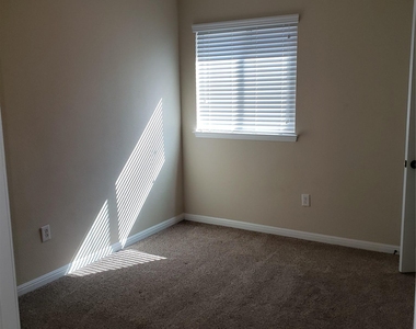 18509 Bassano Ave - Photo Thumbnail 19