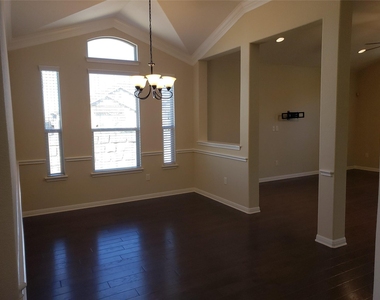 18509 Bassano Ave - Photo Thumbnail 4