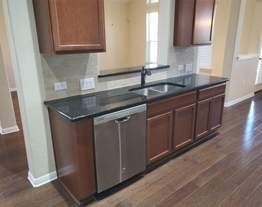 18509 Bassano Ave - Photo Thumbnail 10