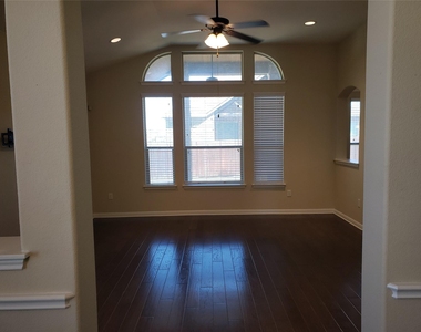 18509 Bassano Ave - Photo Thumbnail 5