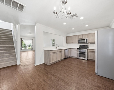 104 Carol Ave - Photo Thumbnail 4