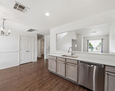 104 Carol Ave - Photo Thumbnail 13