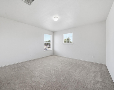 104 Carol Ave - Photo Thumbnail 17