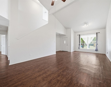 104 Carol Ave - Photo Thumbnail 9