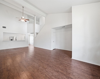 104 Carol Ave - Photo Thumbnail 3