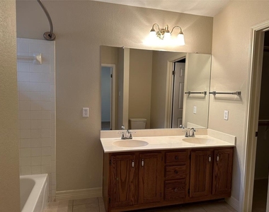 706 Luke Ln - Photo Thumbnail 9