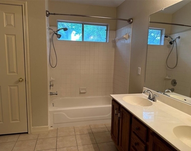 706 Luke Ln - Photo Thumbnail 7