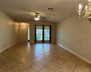 706 Luke Ln - Photo Thumbnail 2
