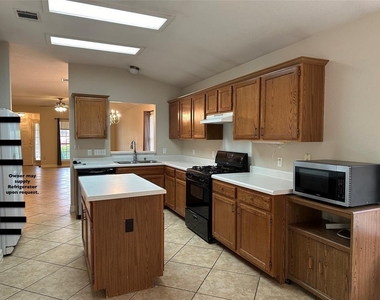 706 Luke Ln - Photo Thumbnail 3