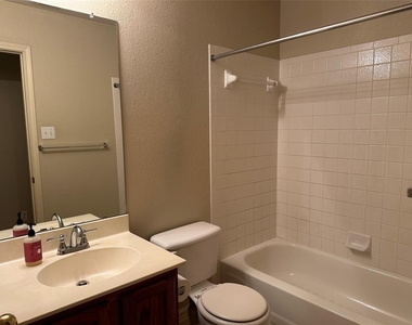 706 Luke Ln - Photo Thumbnail 14