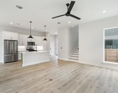 2709 Bristol Dr - Photo Thumbnail 2