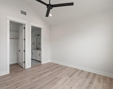 2709 Bristol Dr - Photo Thumbnail 5